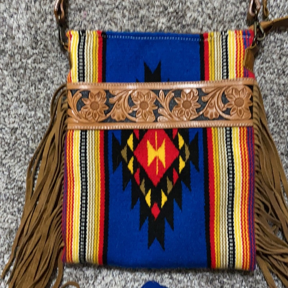 Crossbody - Picture 2 of 7